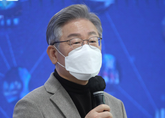 더불어민주당 이재명 대선 후보가 15일 오전 국회 의원회관에서 열린  'e스포츠 발전을 위한 국회의원 모임 창립총회'에서 인사말을 하고 있다.  연합뉴스